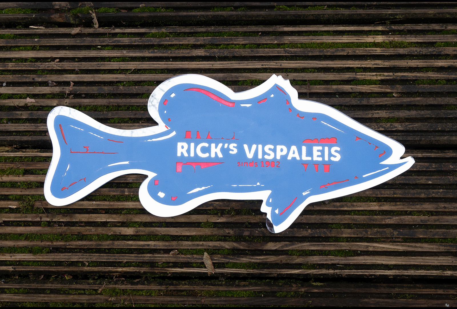 Platinum Palace engraving